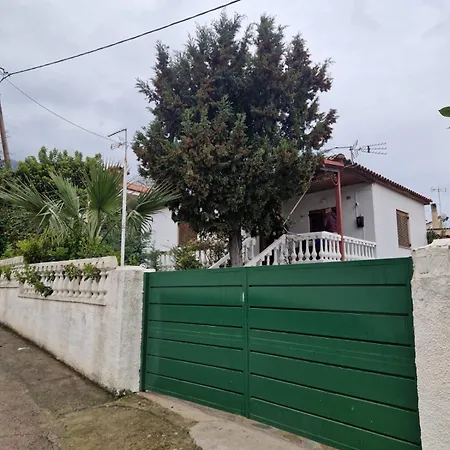 בית נופש Quiet Village Escape With Bbq, Garden Ipsilantis