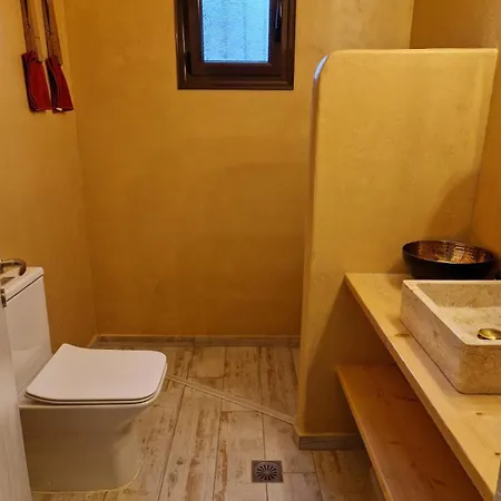 בית נופש Quiet Village Escape With Bbq, Garden