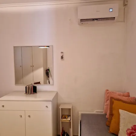 בית נופש Quiet Village Escape With Bbq, Garden *